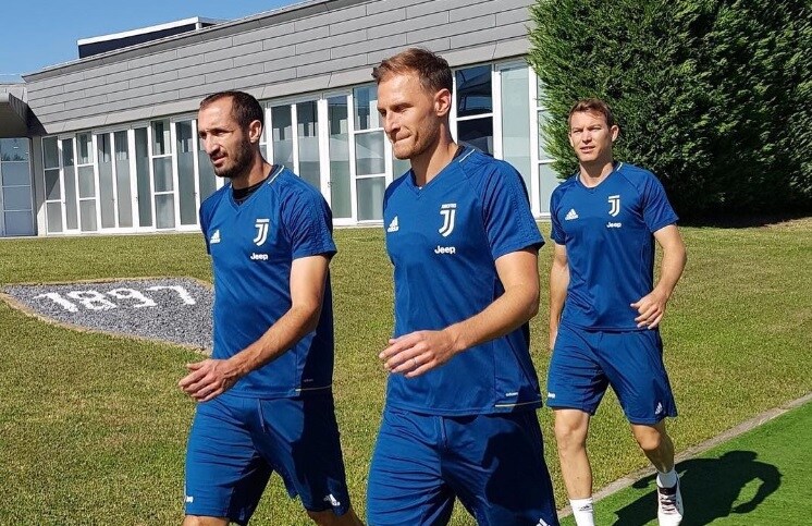 Juventus, slitta il rientro di Höwedes: stop di almeno 4 settimane