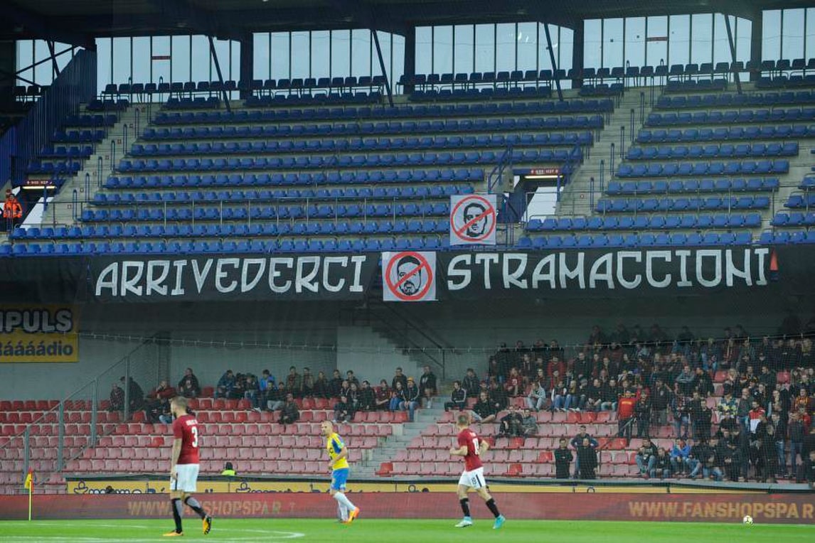Sparta Praga, i tifosi contro Stramaccioni