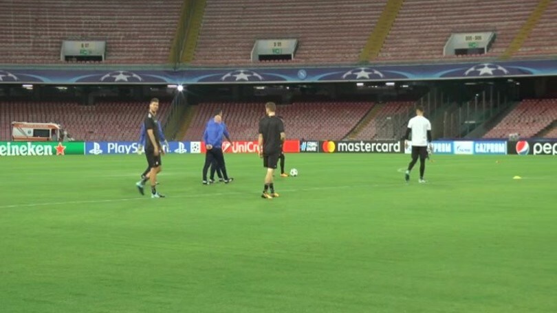 Il Feyenoord in campo al San Paolo