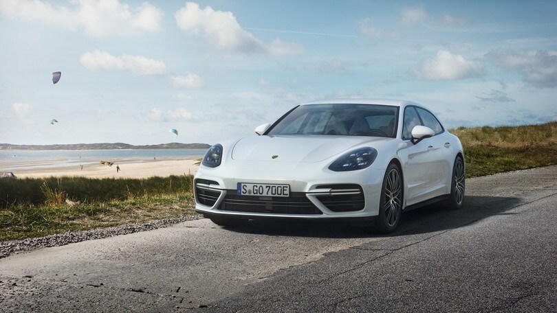 Porsche Panamera Sport Turismo E-Hybrid, prestazioni "green"