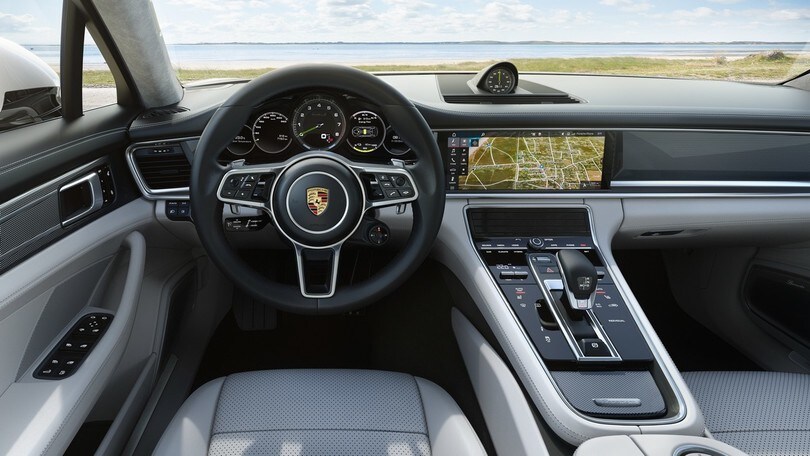 Porsche Panamera Turbo Sport Turismo E-Hybrid, immagini