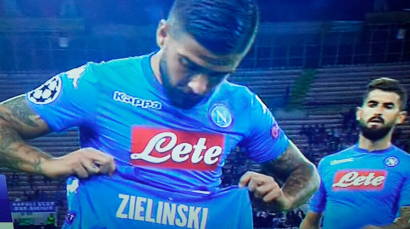 Insigne dedica il gol a Milik ma la maglia è di Zielinski