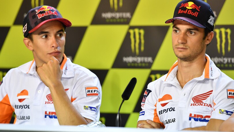 MotoGp: Marquez e Pedrosa, duello sul trattore
