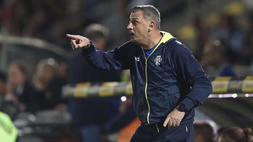 Serie B Cesena, il tecnico Camplone sollevato dall'incarico