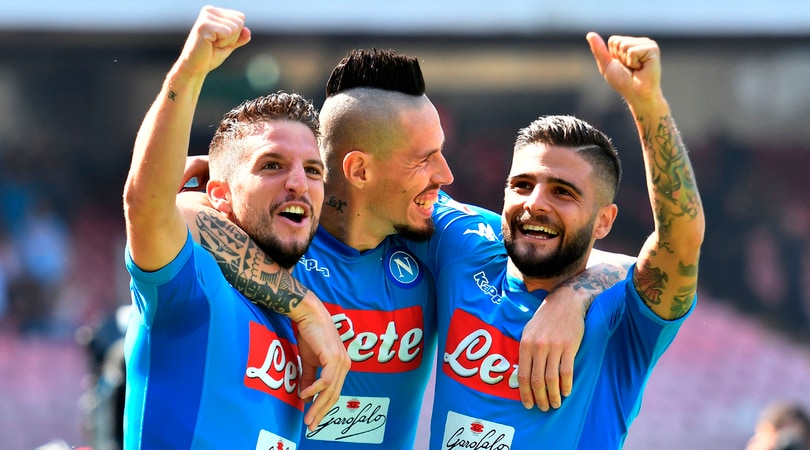 Napoli-Cagliari 3-0, Sarri a punteggio pieno