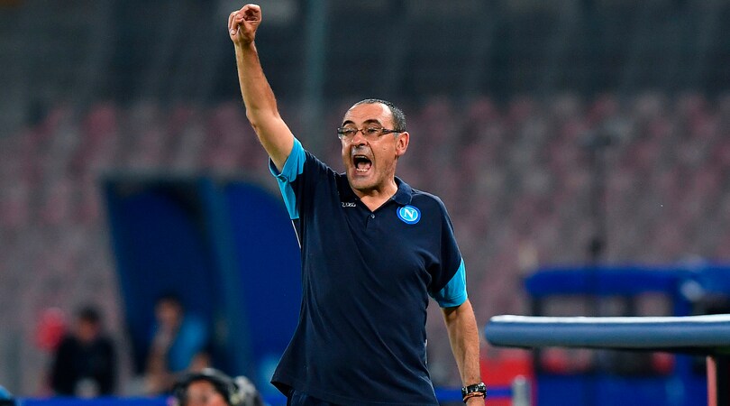 Napoli, Sarri: «La Juventus è ancora un gradino sopra tutti»