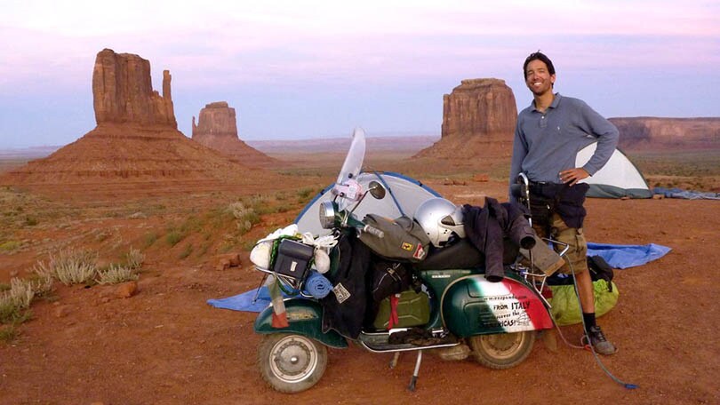 Il mondo a due ruote: viaggio nel globo con una Vespa del ‘68