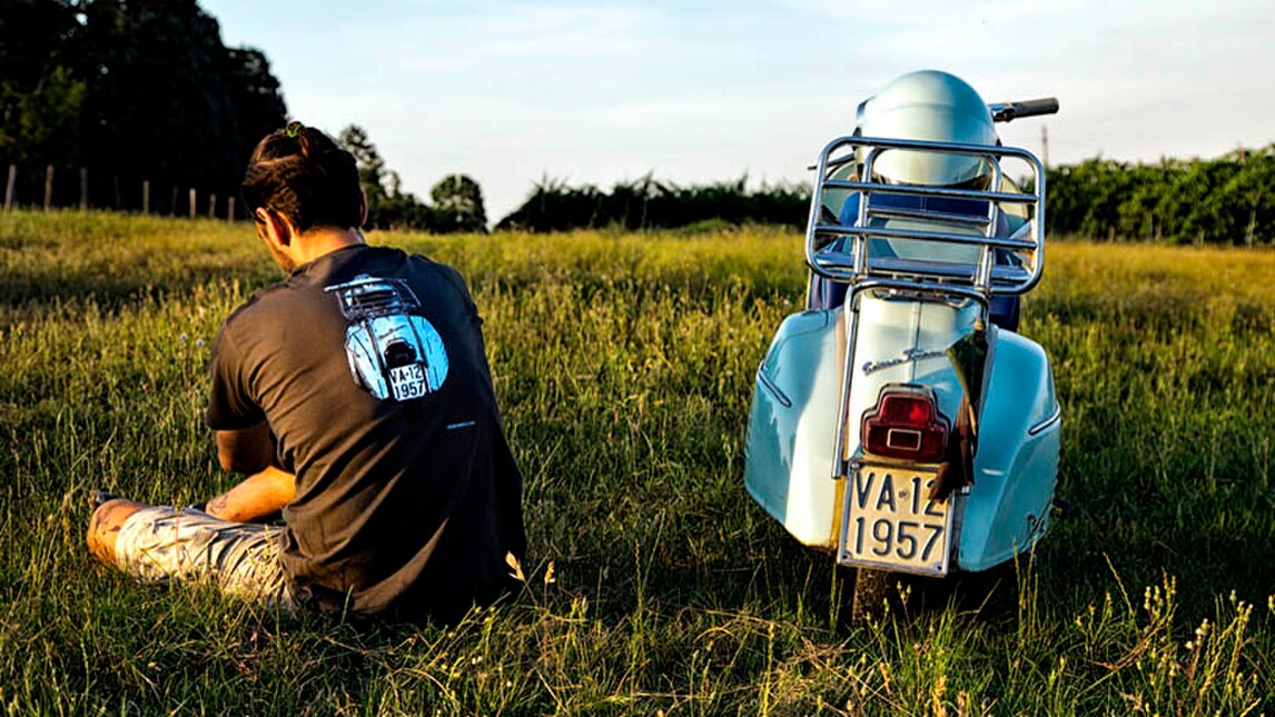 Il mondo a due ruote: viaggio nel globo con una Vespa del ‘68 - FOTO