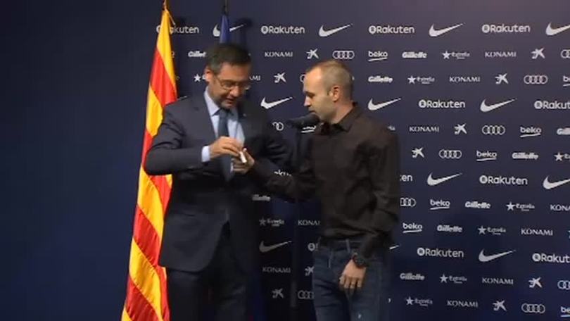 Barça, iniesta firma sulla maglia