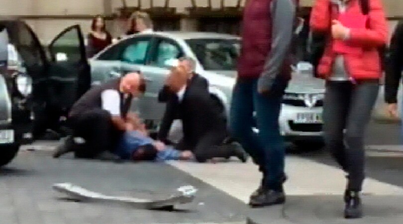 Londra, auto contro i pedoni su un marciapiede: ci sono feriti