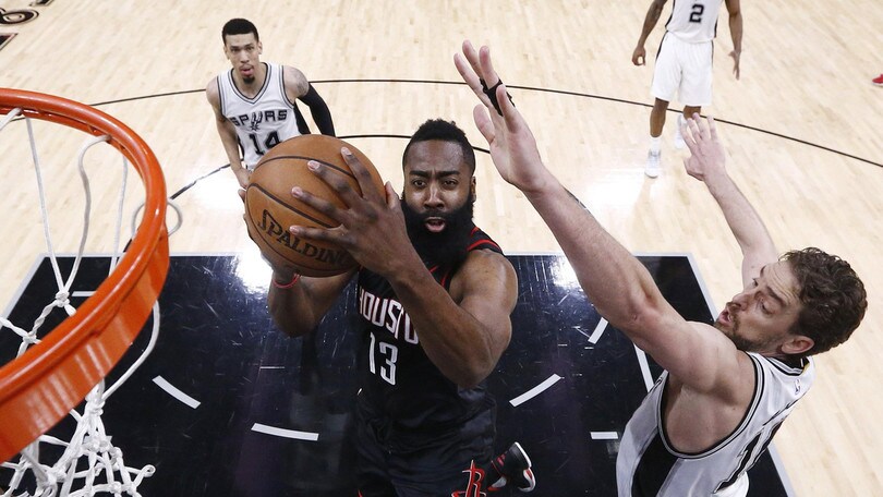 NBA, scintille tra McHale e Harden; Il Barba: "E' un pagliaccio"