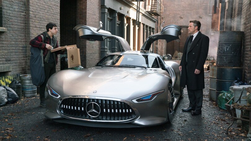 Justice League, le foto della super Batmobile Mercedes
