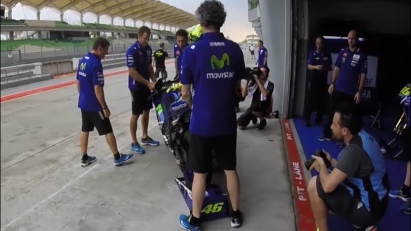 MotoGP, Rossi torna a correre sullo sterrato