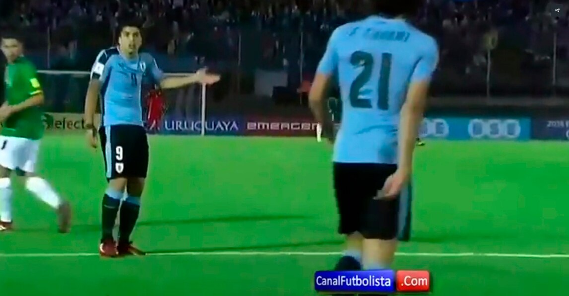 Cavani molto nervoso: dopo Neymar, lite furiosa con Suarez