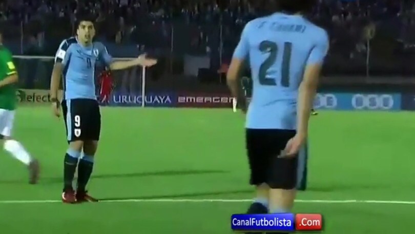 Cavani molto nervoso: dopo Neymar, lite furiosa con Suarez