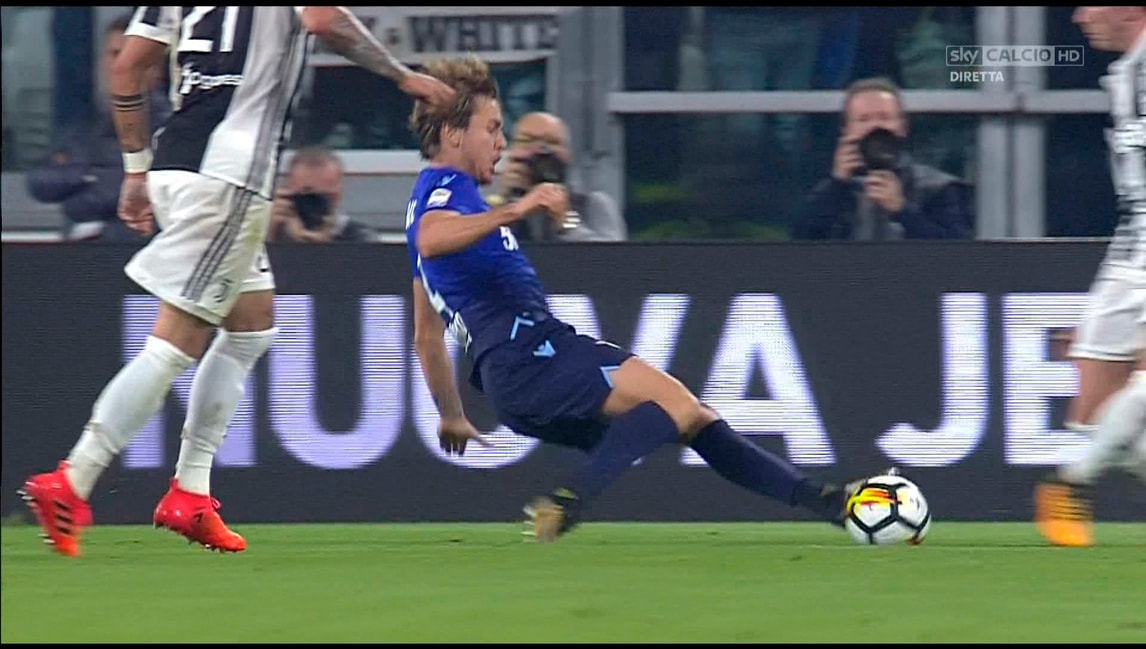 Juventus-Lazio: l'intervento di Patric su Bernardeschi