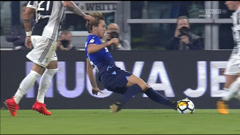 Juventus-Lazio: l'intervento di Patric su Bernardeschi