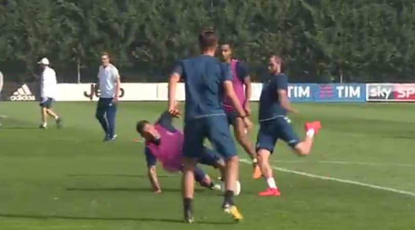 Pjanic in soccorso della Juventus: che gol in allenamento!