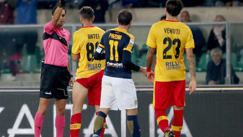 Verona-Benevento 1-0: decisiva l'espulsione di Antei nel primo tempo