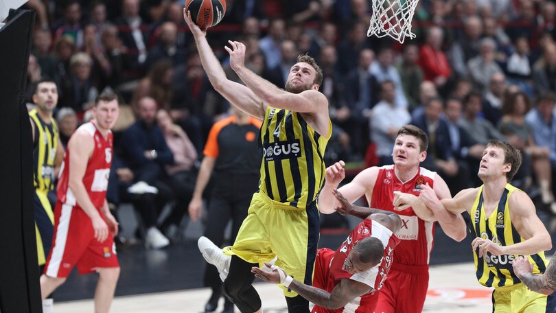 Melli affonda Milano, il Fenerbahce passa all'overtime