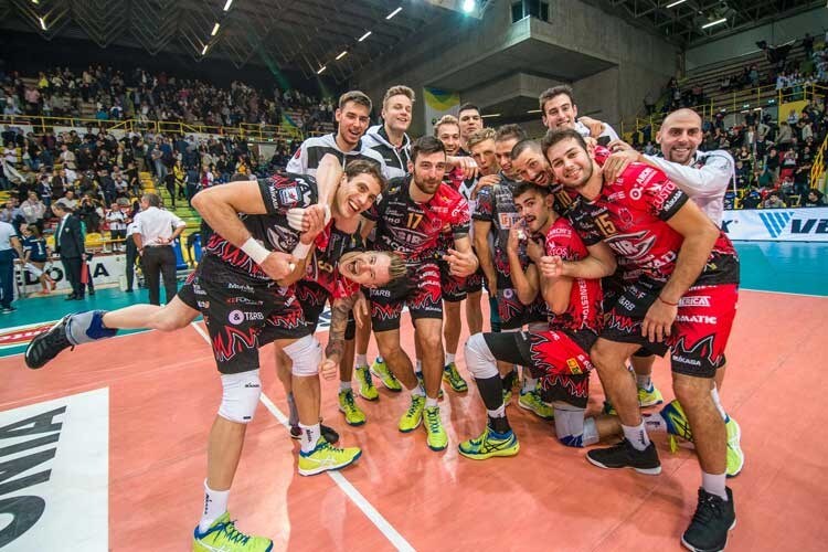 Modena e Perugia in vetta, brilla Milano. Lutto a Civitanova, gara rinviata