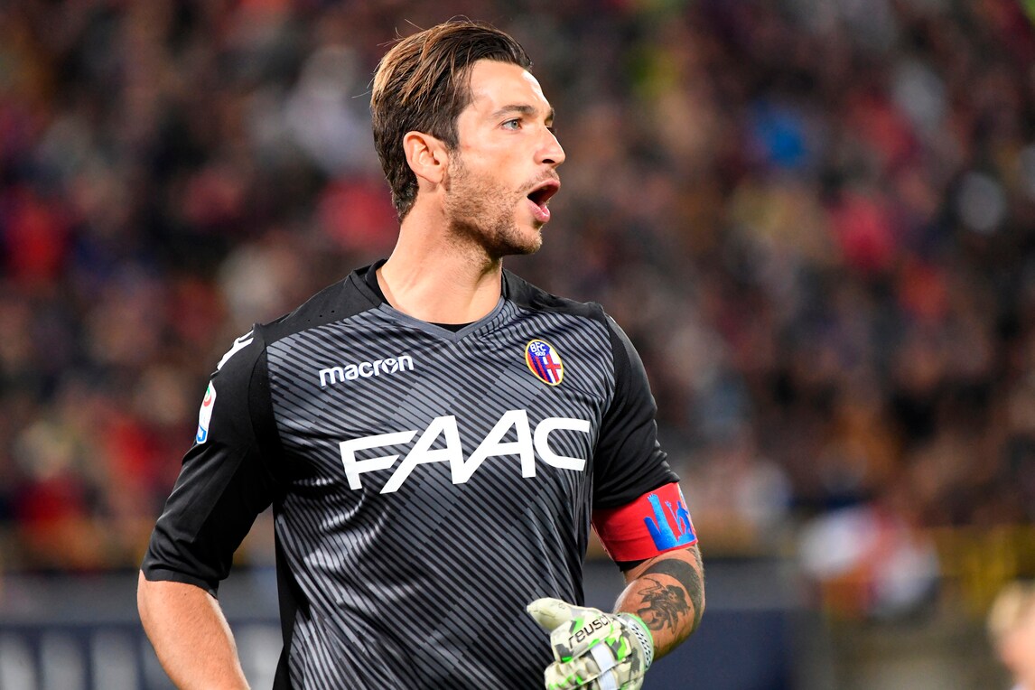 Serie A Bologna, per Mirante lesione di primo grado