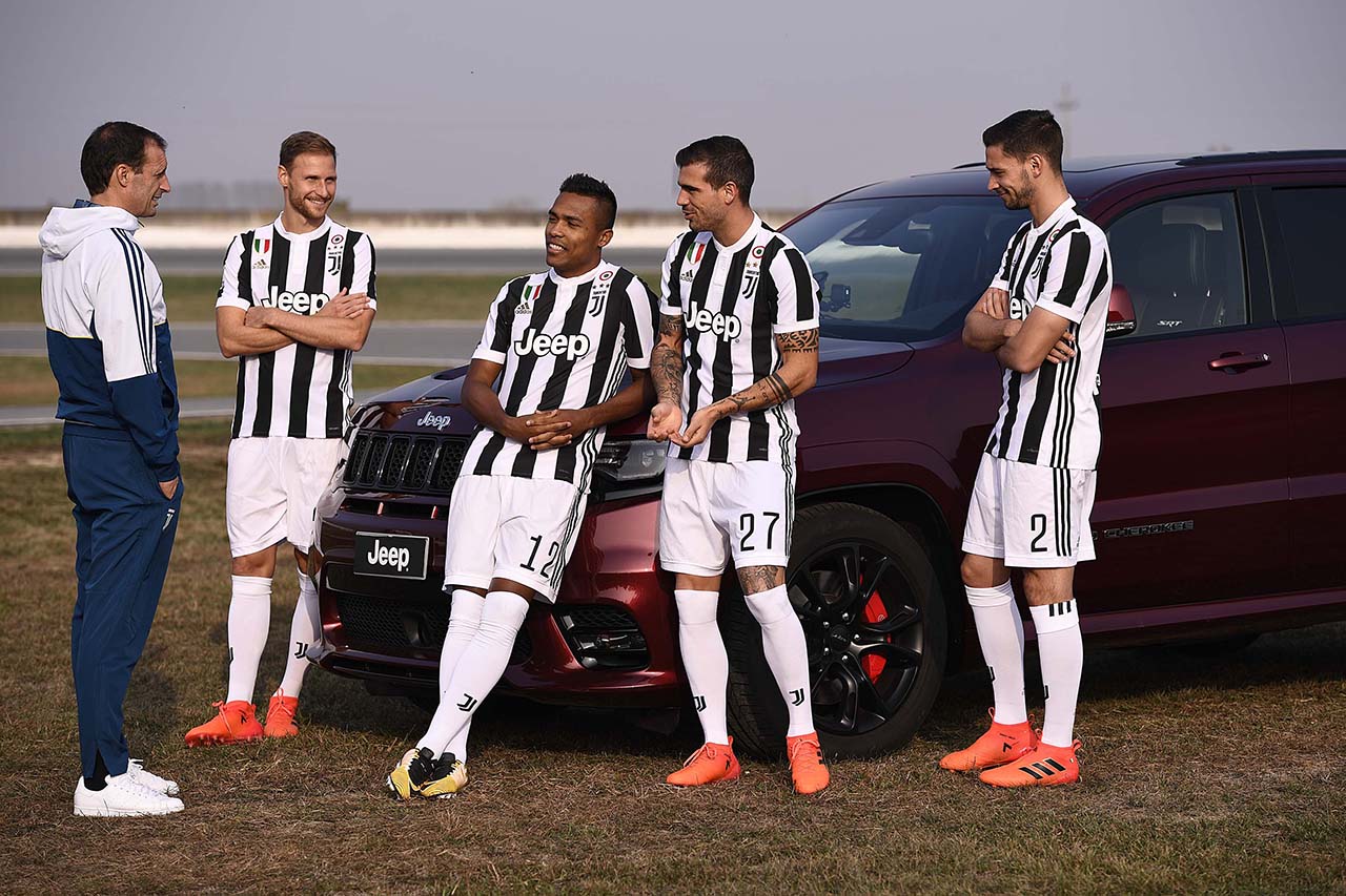 La Juve in fuoristrada con le Jeep a Balocco