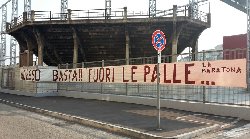 Torino, striscione contro la squadra: «Adesso basta! Fuori le palle...»