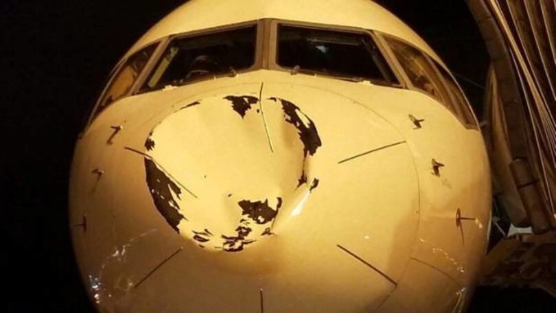 Terrore in volo per i Thunder: un oggetto misterioso danneggia l'aereo!