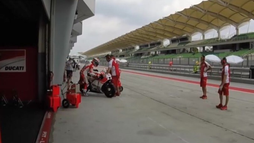 Moto Gp, Dovizioso vince e tiene aperti i giochi