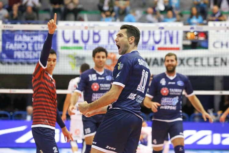 Colpaccio Latina, Lube ko. In vetta fuga Modena-Perugia