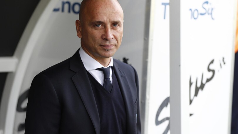 Serie B Novara, Corini: «Non ci sono favoriti nel derby»