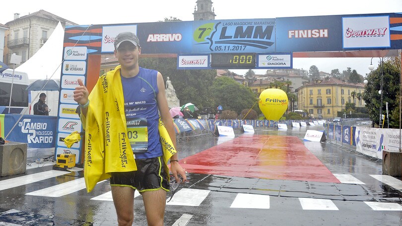 Sotto il diluvio vive la passione dei runner alla Sportway Lago Maggiore Marathon