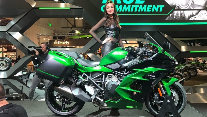 EICMA, Kawasaki H2 SX: viaggiare sportivi