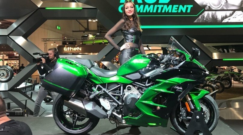 EICMA, Kawasaki H2 SX: viaggiare sportivi