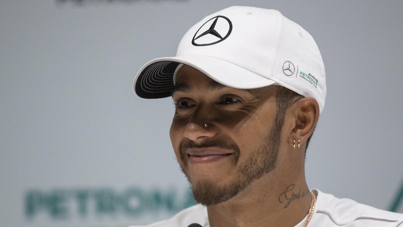 F1 Mercedes, Hamilton: «Con Vettel grande sfida, Schumacher modello di dedizione»
