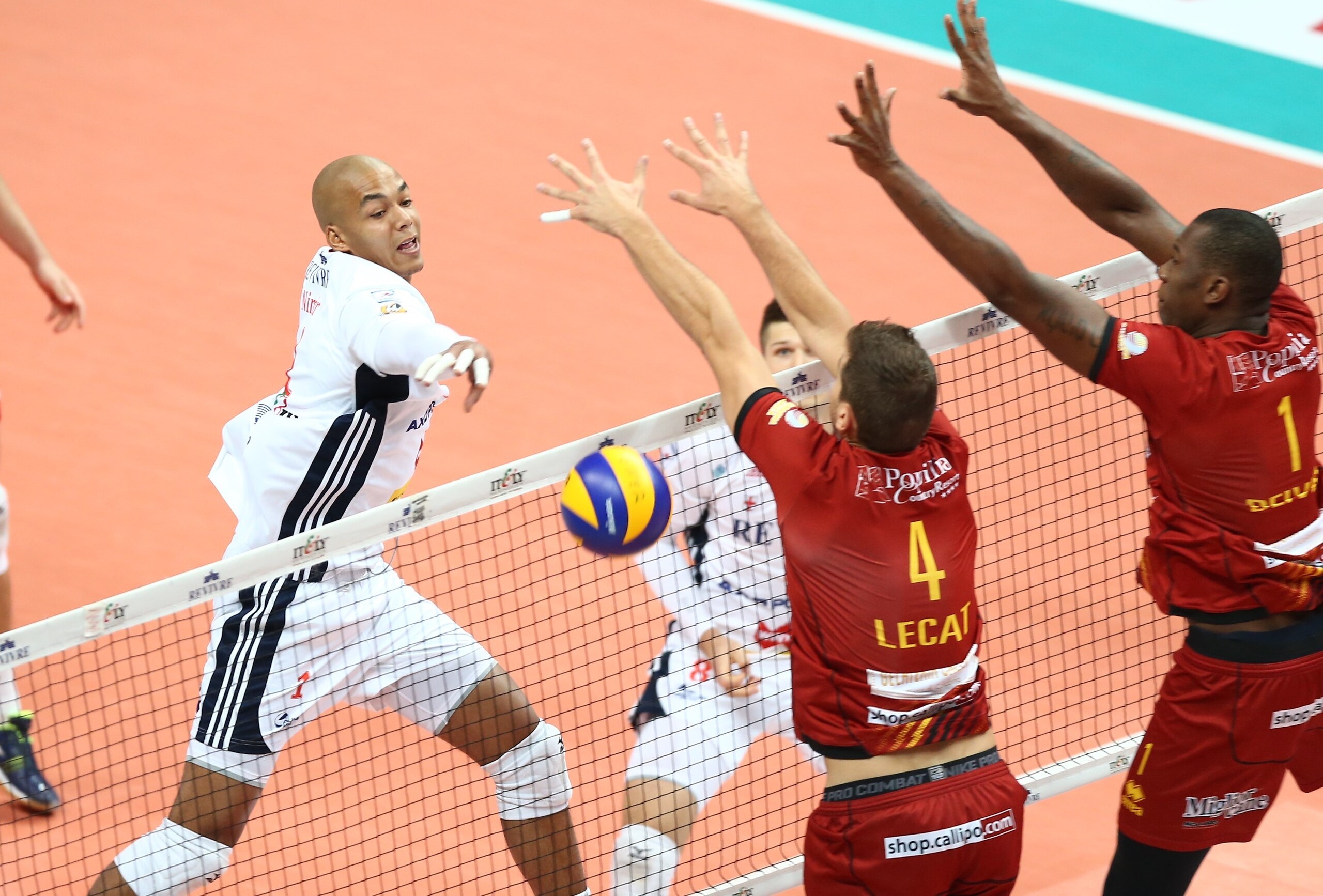 Volley: Superlega, nell'anticipo Milano batte Vibo e torna alla vittoria dopo quattro turni