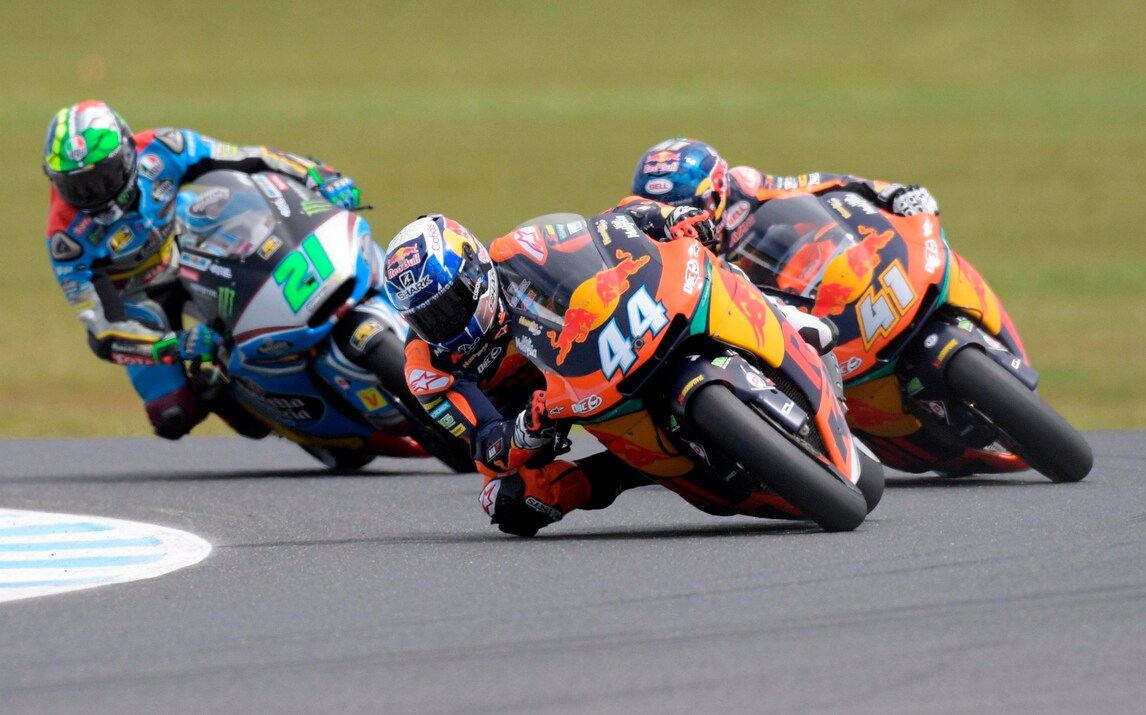 Moto2, Valencia: Oliveira vince davanti a Morbidelli