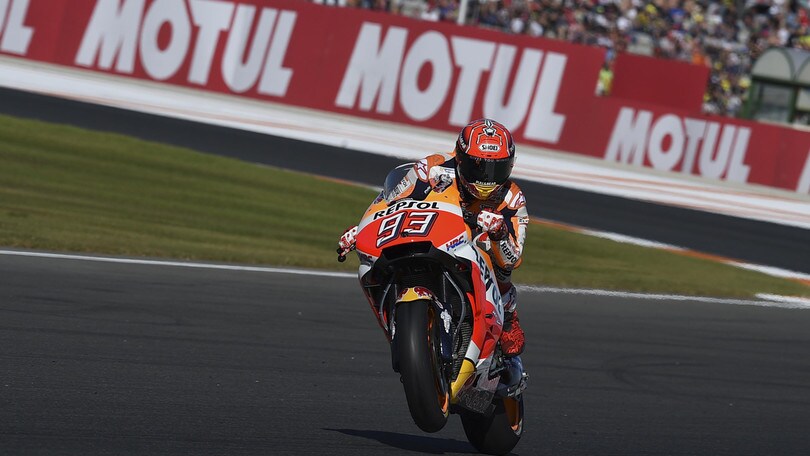 MotoGP, Valencia: Dovizioso si ritira, Marquez è campione