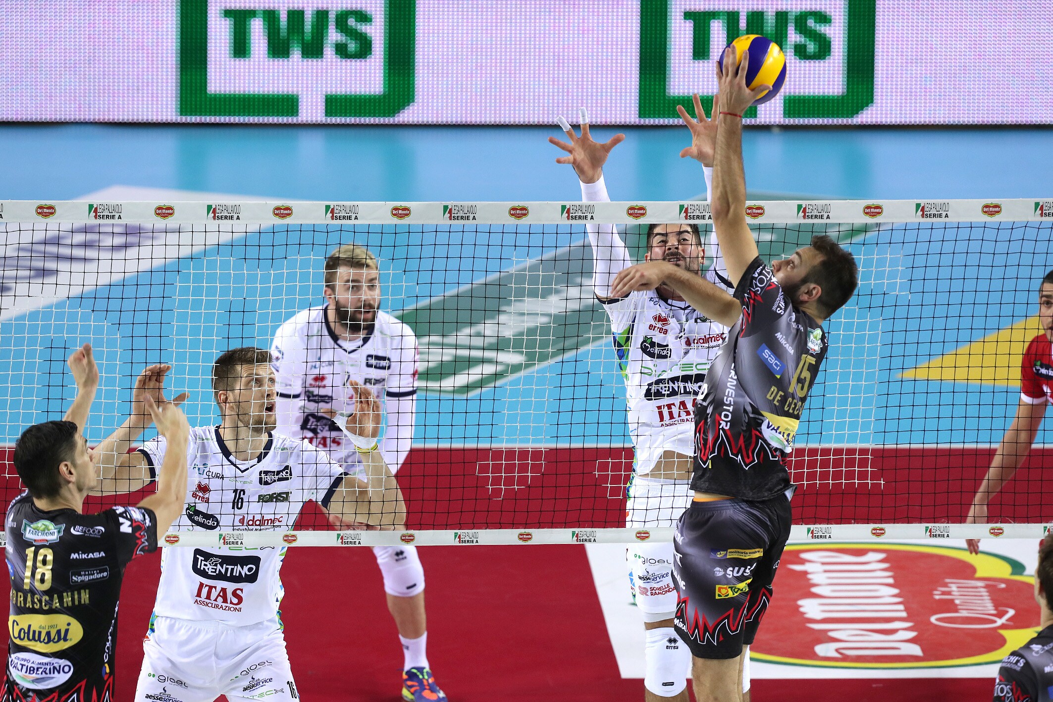 Volley: Superlega, Perugia-Trento in campo per il posticipo della 7a giornata