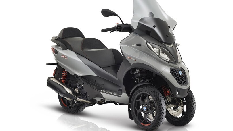Piaggio MP3: nuovo look all'EICMA
