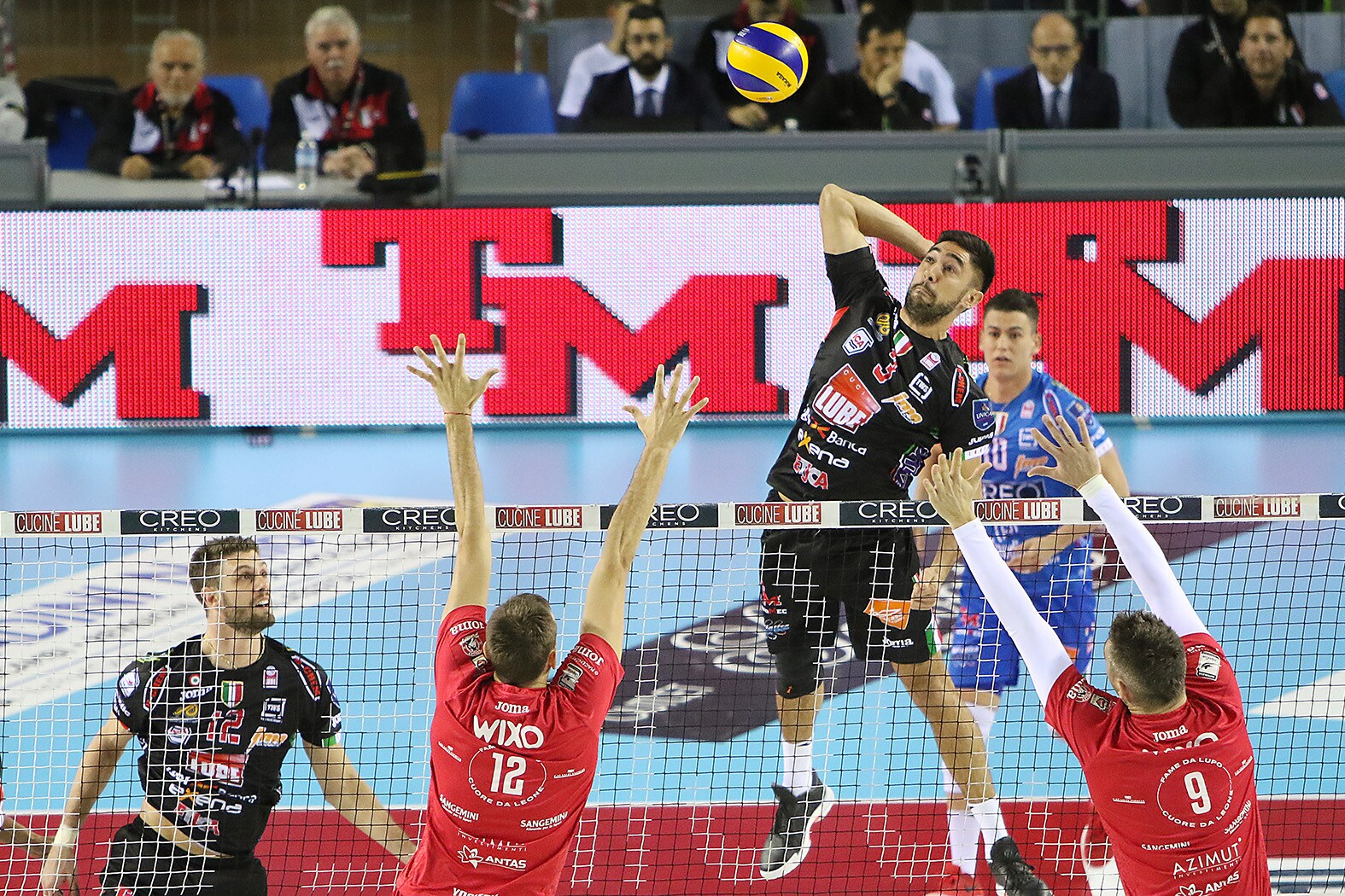 Volley: Superlega, la Lube se la vede brutta ma alla fine batte Piacenza