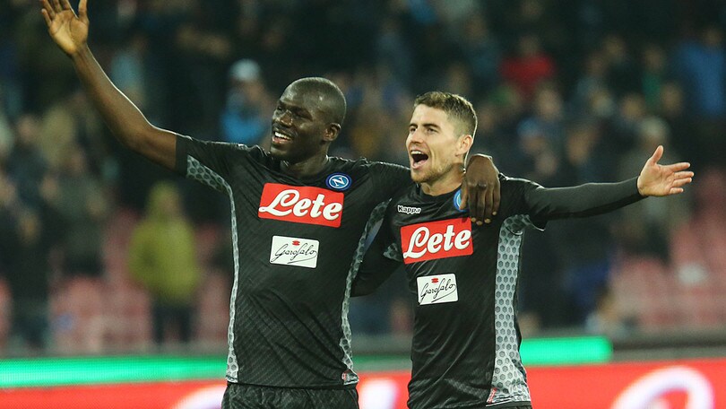 Serie A, scudetto: Napoli in testa, la Juve scivola a 2,60