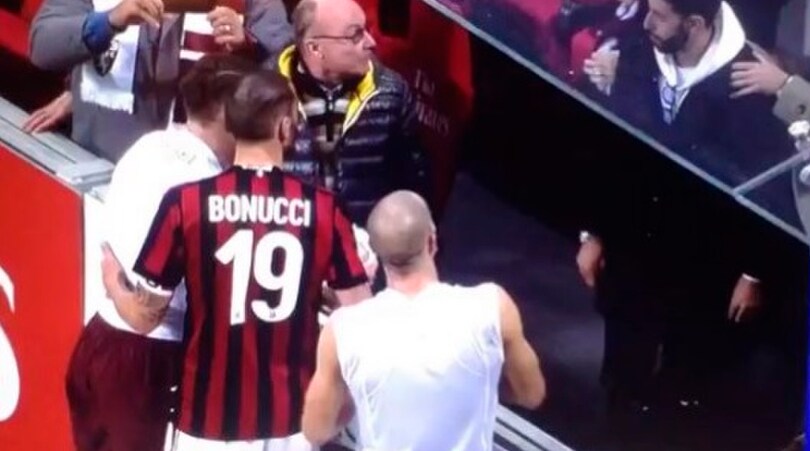 Milan-Torino, il regalo di Belotti al figlio di Bonucci: bacio e maglia