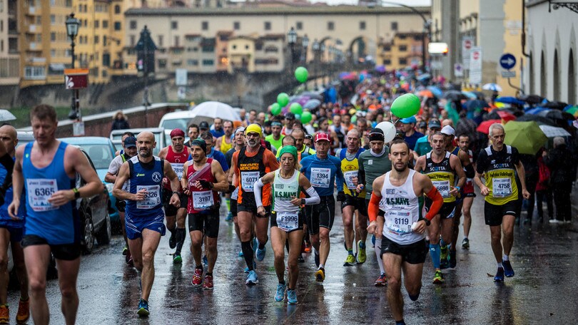 8500 finisher scaldano la Firenze Marathon. Sull'arrivo anche Icardi e Borjia Valero