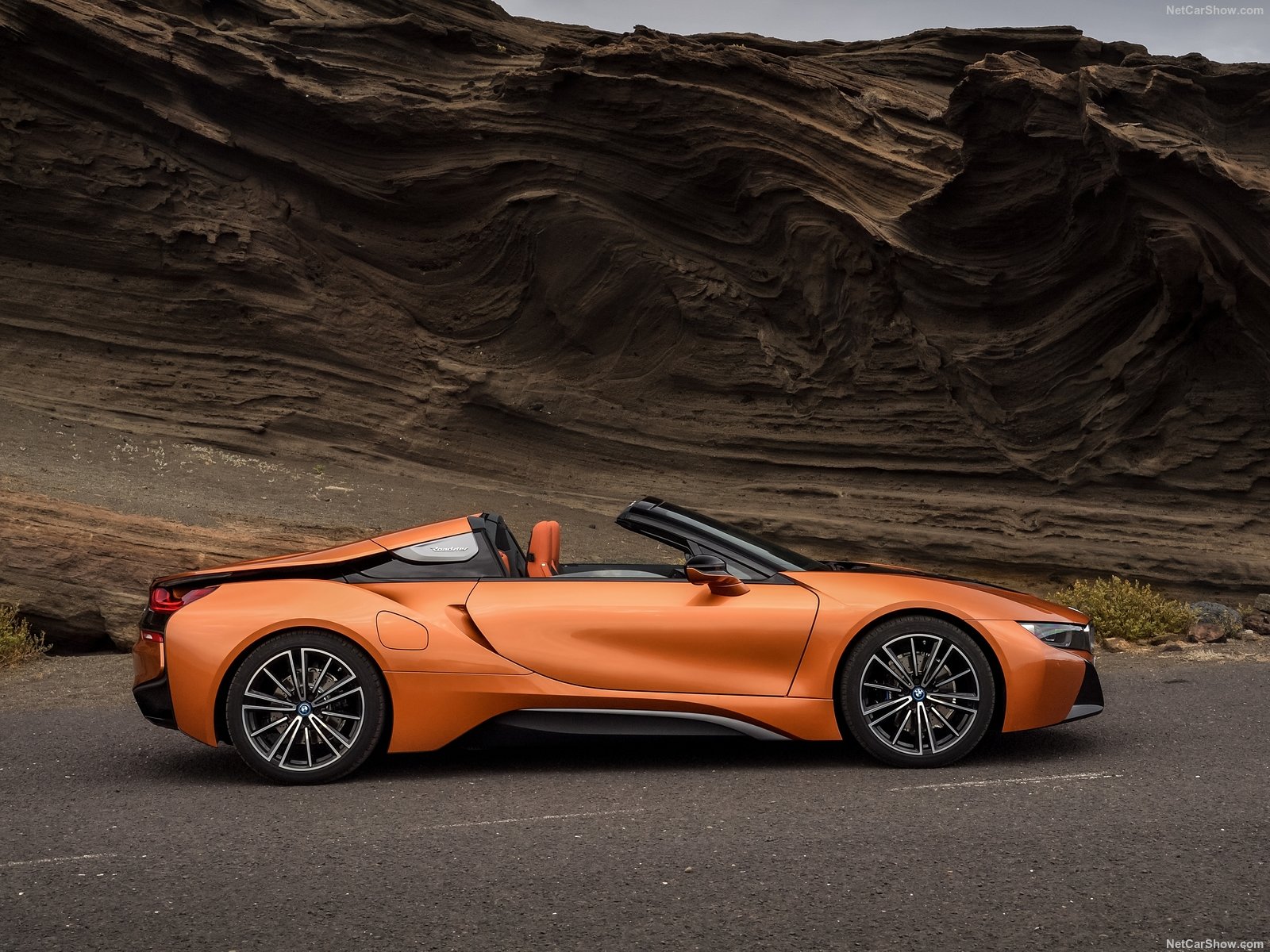 Bmw i8 Roaster, la sportiva ibrida "perde la testa"