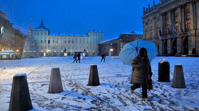 Juventus, neve su Torino: e a Vinovo i calciatori si divertono