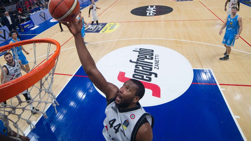 La Virtus torna a sorridere: Cremona ko al fotofinish