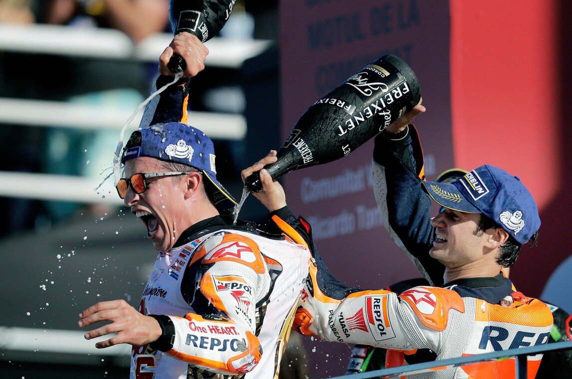 MotoGp, Marquez e Pedrosa a Motegi: festa con i tifosi