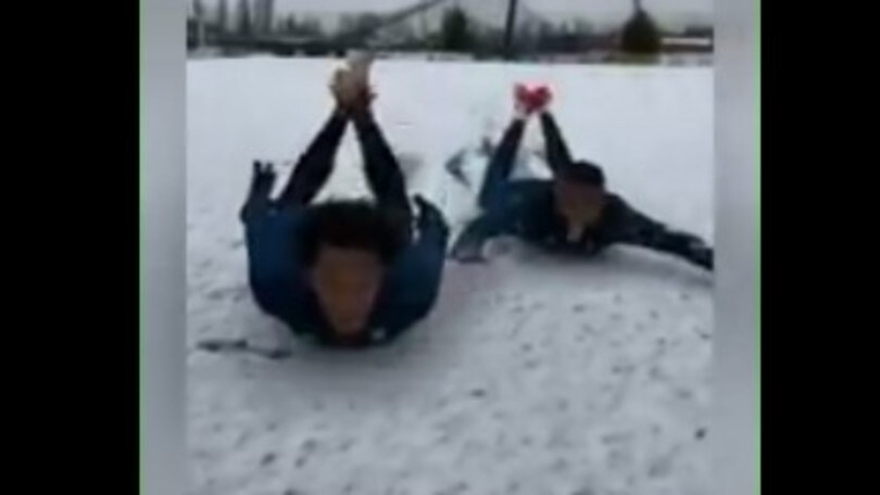 Quanta neve: Cuadrado e Alex Sandro si tuffano